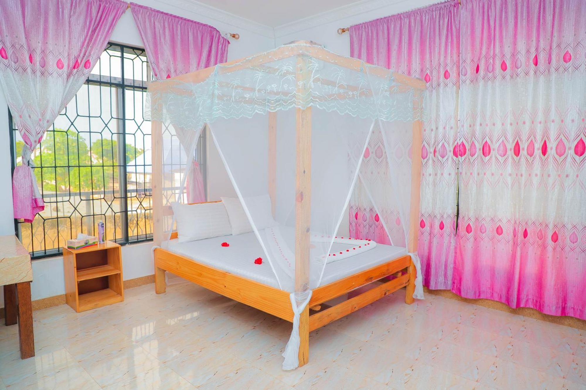 مبيت وإفطار نونغوي Raha House المظهر الخارجي الصورة